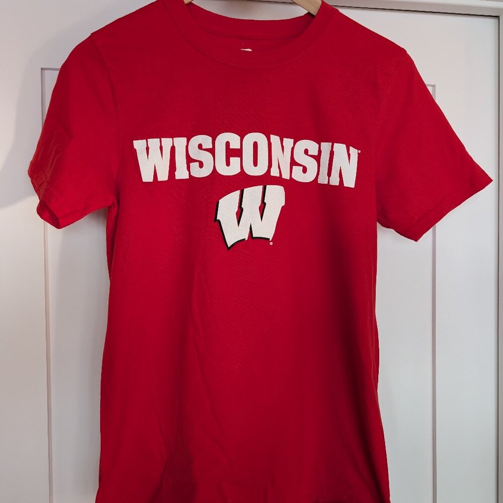 Fanatics Online Only Licensed Adult Small Wisconsin Badgers TShirt